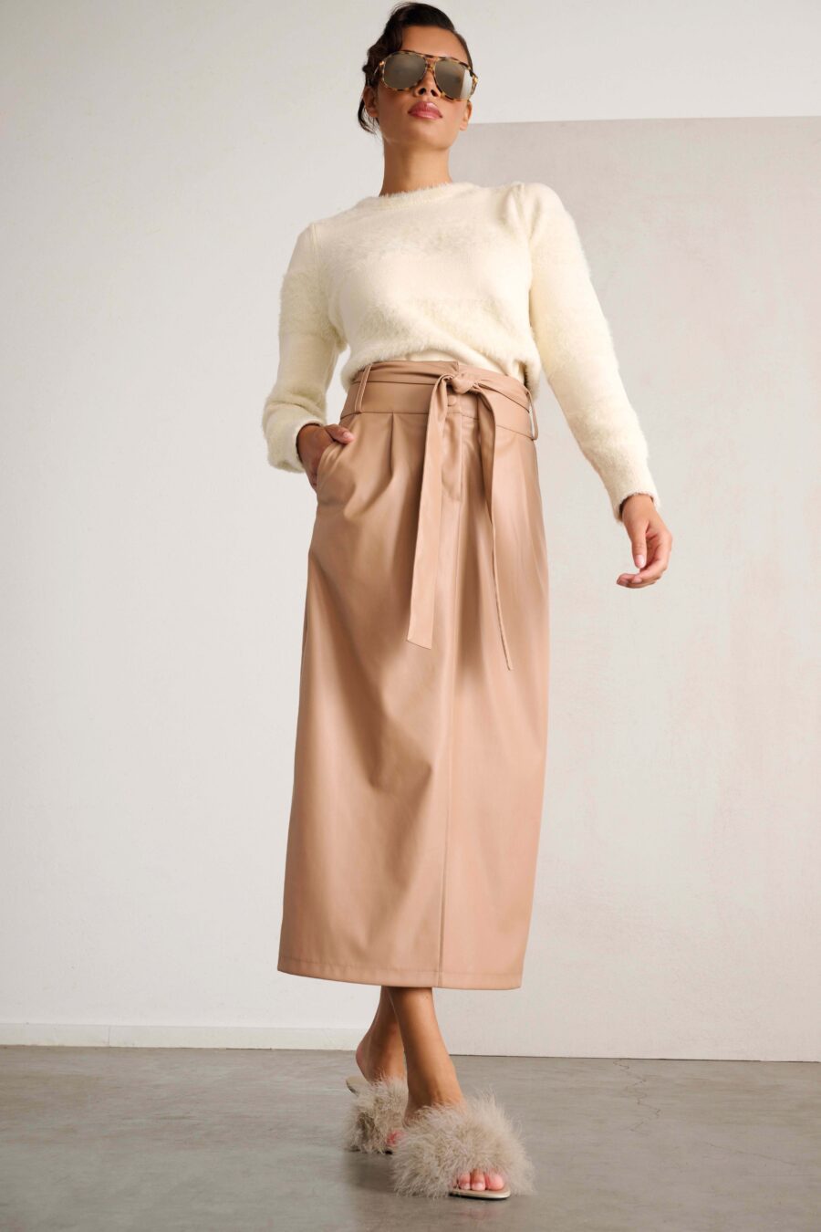 PULLOVER X812 CREAM.SKIRT X602 CAMEL