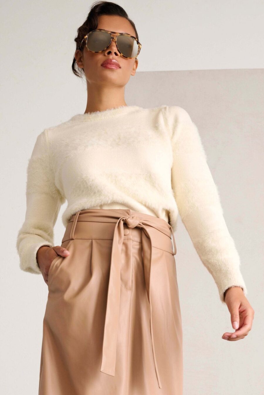 PULLOVER X812 CREAM.SKIRT X602 CAMEL